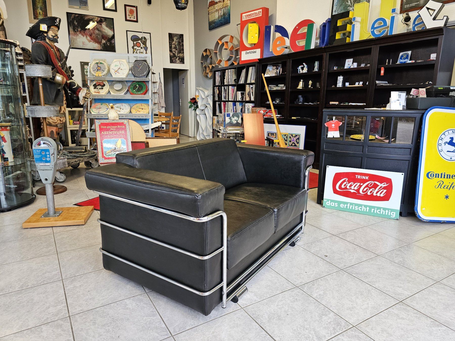 Sofas: Le Corbusier Replika Sofa Bauhaus Couch Schwarz Chrom – Gebraucht aus Nottwil von  5