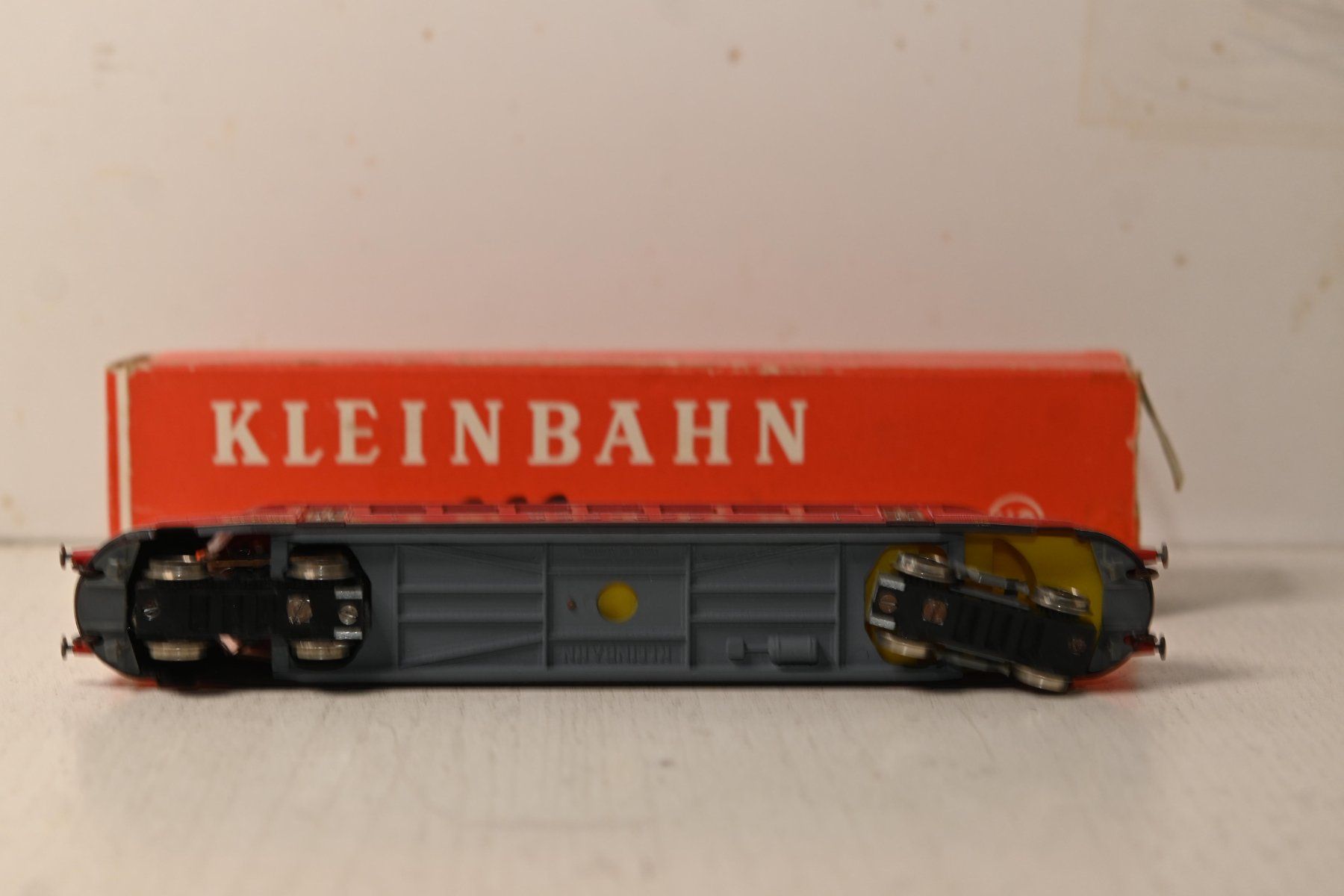 Kleinbahn Modelleisenbahnen: Kleinbahn Roter Pfeil H0/DC mit OVP – Defekt aus Laupen ZH von Zmoewe 7