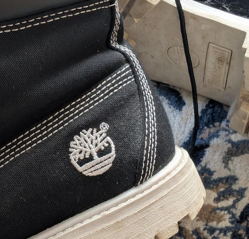 Timberland Scarpe da donna: Black and White Timberlands – Usato da Wallisellen venduto da georgewhorewell 3