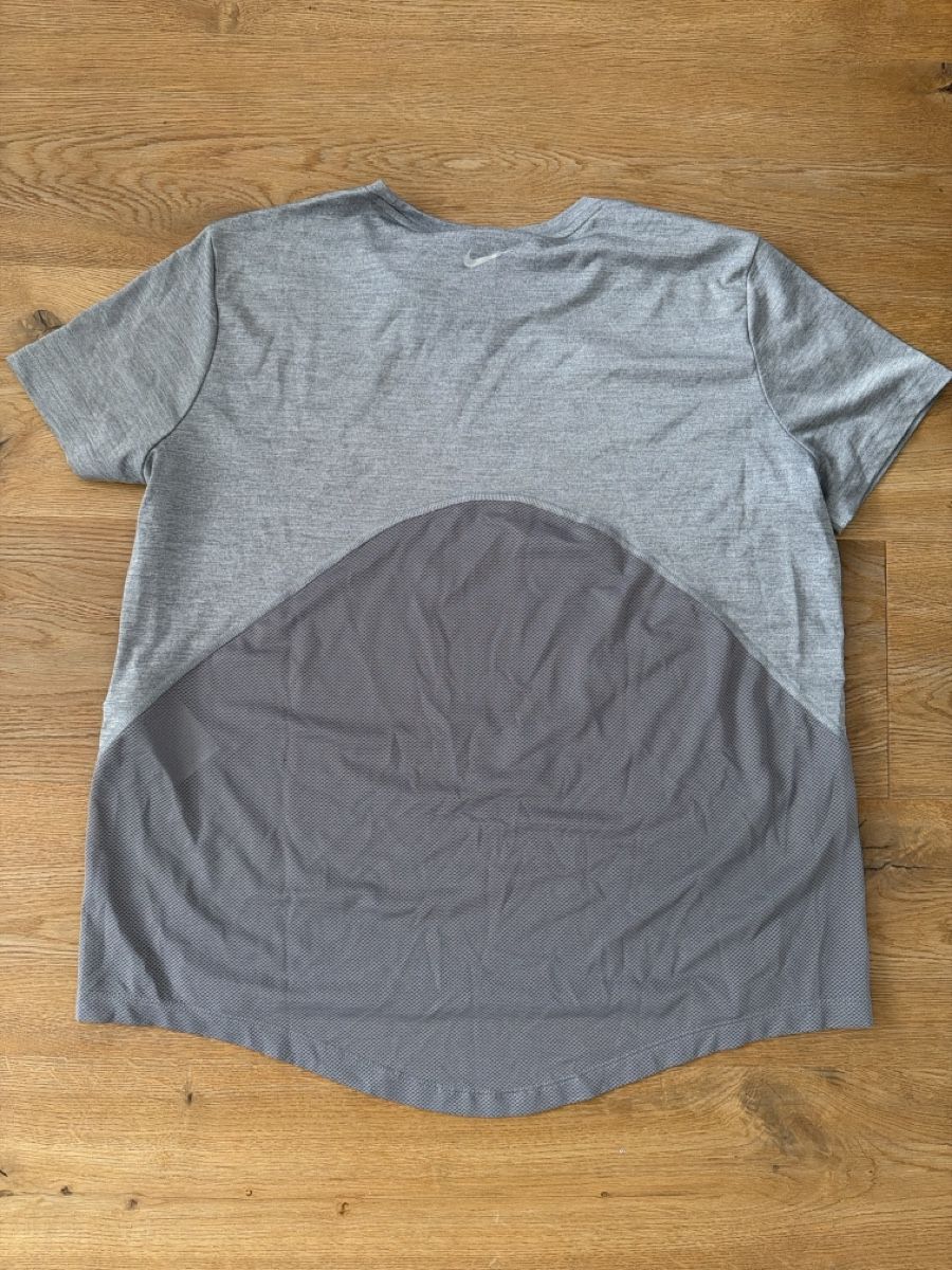 Nike T-shirt: Sportshirt Nike – Usato da Davos Platz venduto da boom62 2