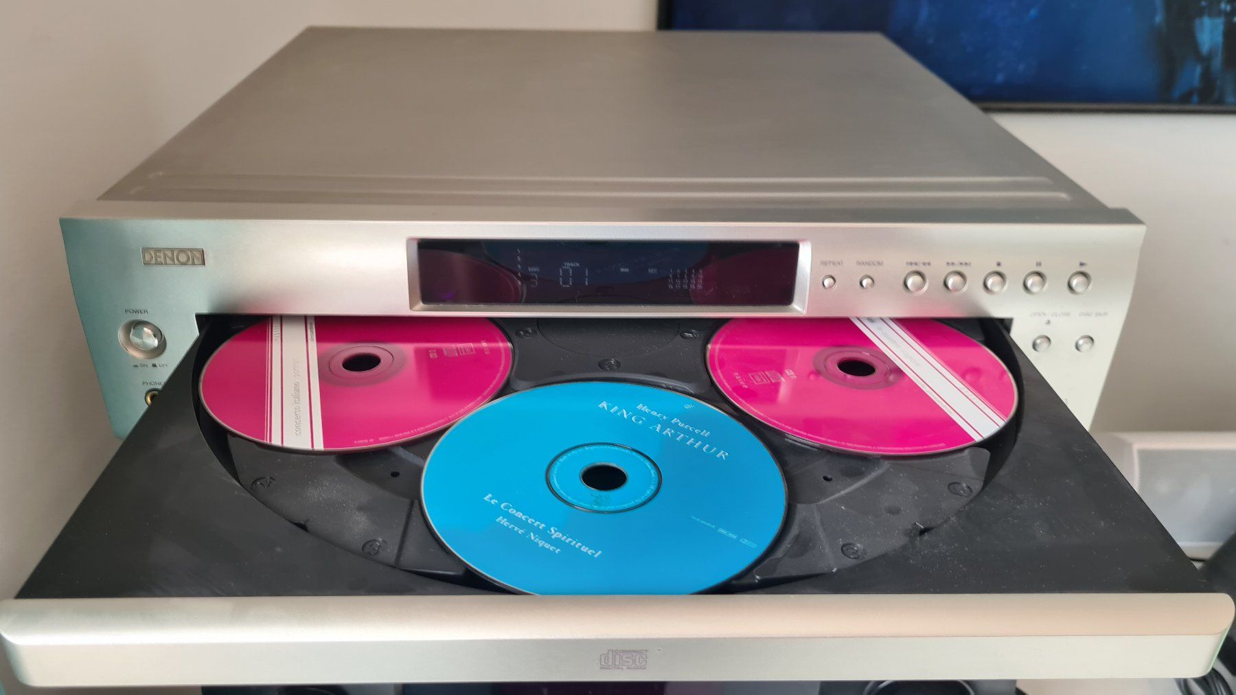 Denon Lettore multimediale & Streamer: Denon DCM-500AE 5 Disc CD Changer HiFi CD-Wechsler – Usato da Aire-la-Ville venduto da Olfaktif 3