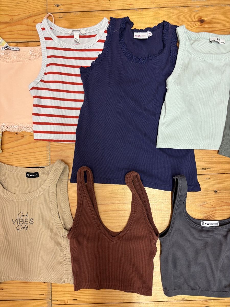 Blusen, T-Shirts & Tops: Tops Mädels, Grösse 146-S – Gebraucht aus Büren an der Aare von Nikito2001 2
