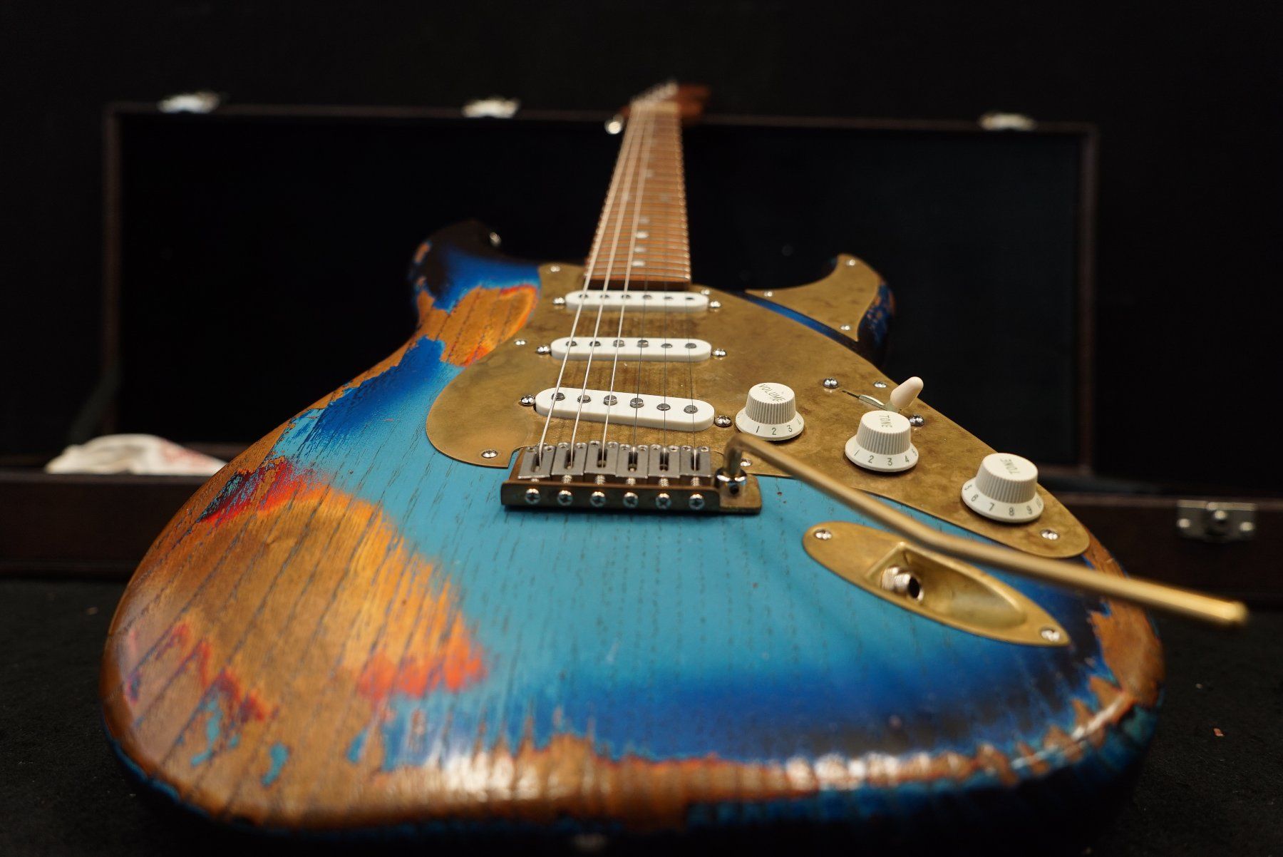 Strumenti musicali: Paoletti Stratosphere Loft SSS, Heavy Deep Blue over Sunburs – Usato da Ortschwaben venduto da Musictrade 1