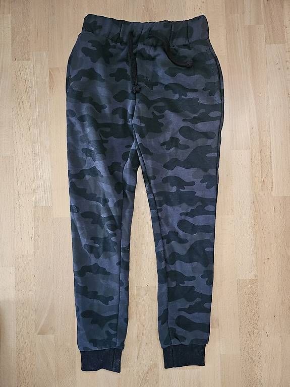 Pantaloni: Trainerhose – Usato da Vinelz venduto da man_t2q9