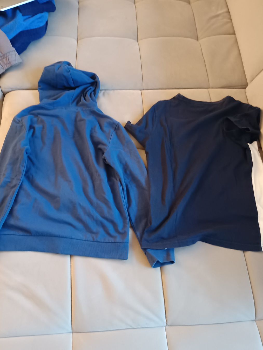 Lotti & Set di vestiti: Sweatjacke+T-Shirt Set – Usato da Benglen venduto da Jumanah 2