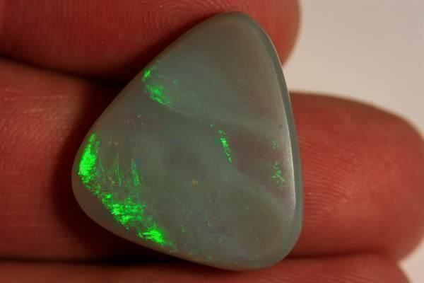 Pietre preziose: Allens Rise triangle cut Opal 17.25cts. – Nuovo (secondo la descrizione) da Bern venduto da Grindelwaldaus 1