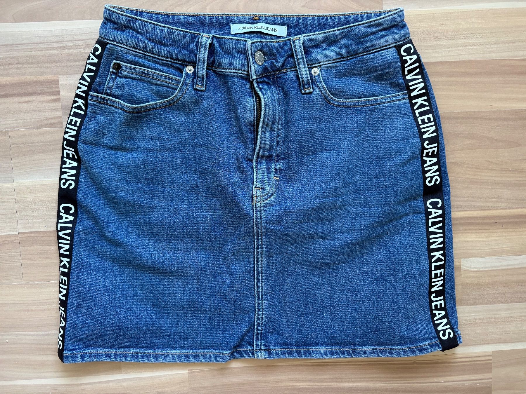 Calvin Klein Gonne: Calvin Klein Jeans Minirock – Nuovo (secondo la descrizione) da Oetwil an der limmat venduto da Sual
