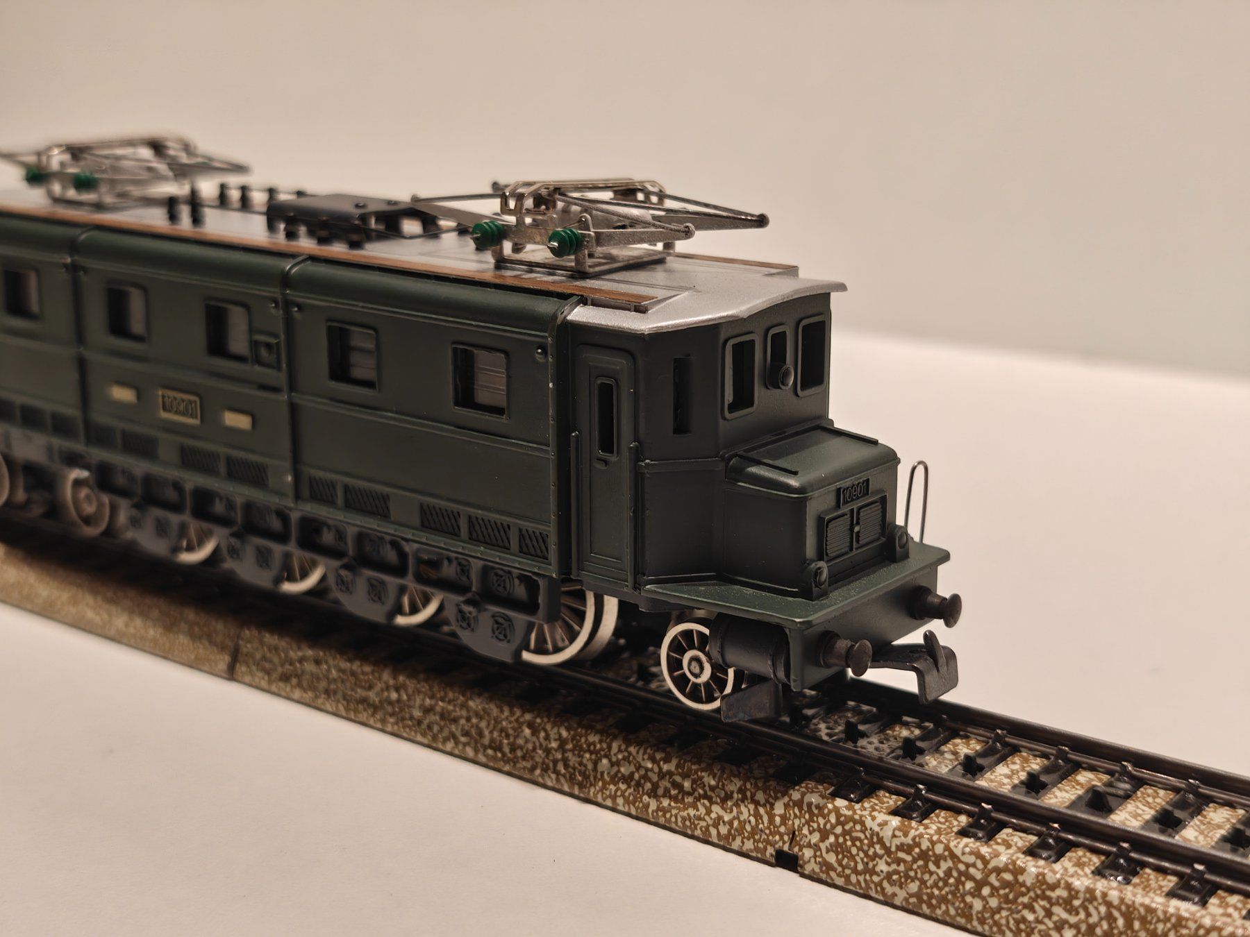 Hag Modellini di ferrovie: Hag Nr. 140 Ae 4/7 SBB – Usato da Braunau venduto da Homersimpson 4