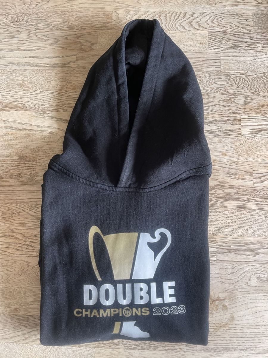 Pulls et sweat-shirts: YB- Hoodie  – D'occasion à Münsingen par MCMLXXXI