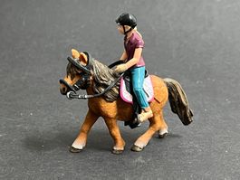 Schleich Ponyreiterin / Pony mit Reiterin Pferd Figur Sattel