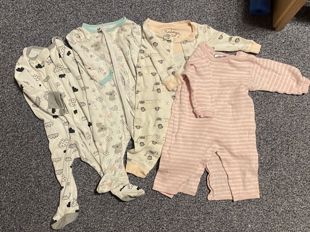 Lotti & Set di vestiti: 68 Mädchen Overall Pyjama 4 pack – Usato da Wengi b. Büren venduto da sch_dmj5