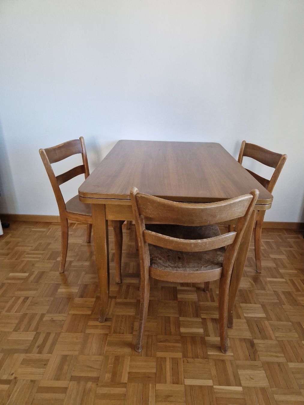 Set di tavolo e panche: Wood Dining Table + 3 Seats – Usato da Zürich venduto da pac_my9p 1