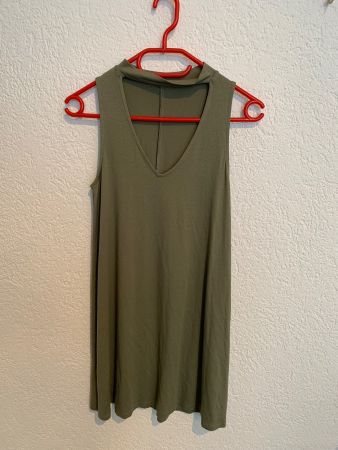 Pull & Bear Kleid olive olivgrün Gr. S