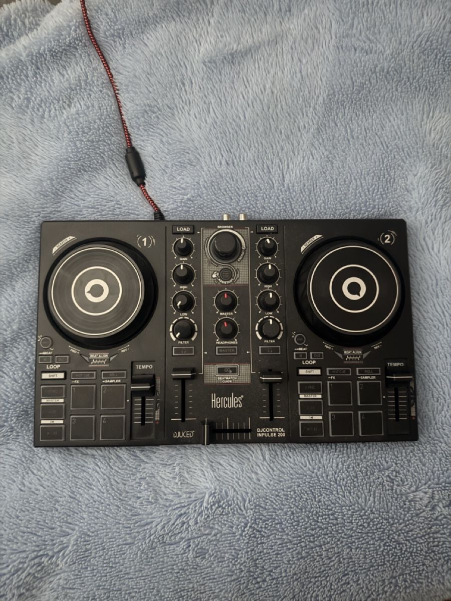 Hercules Platines de mixage: Hercules DJControl Inpulse 200 DJ Controller – Neuf (Voir description) à Romanshorn par Alex006