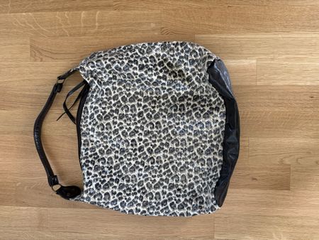 Schultertasche Atmosphere Leopardenmuster Pailletten braun