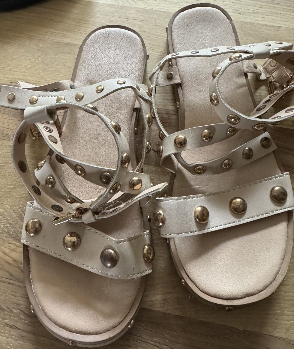 Scarpe da donna: Sandale – Usato da Mühlethurnen venduto da Indriukas
