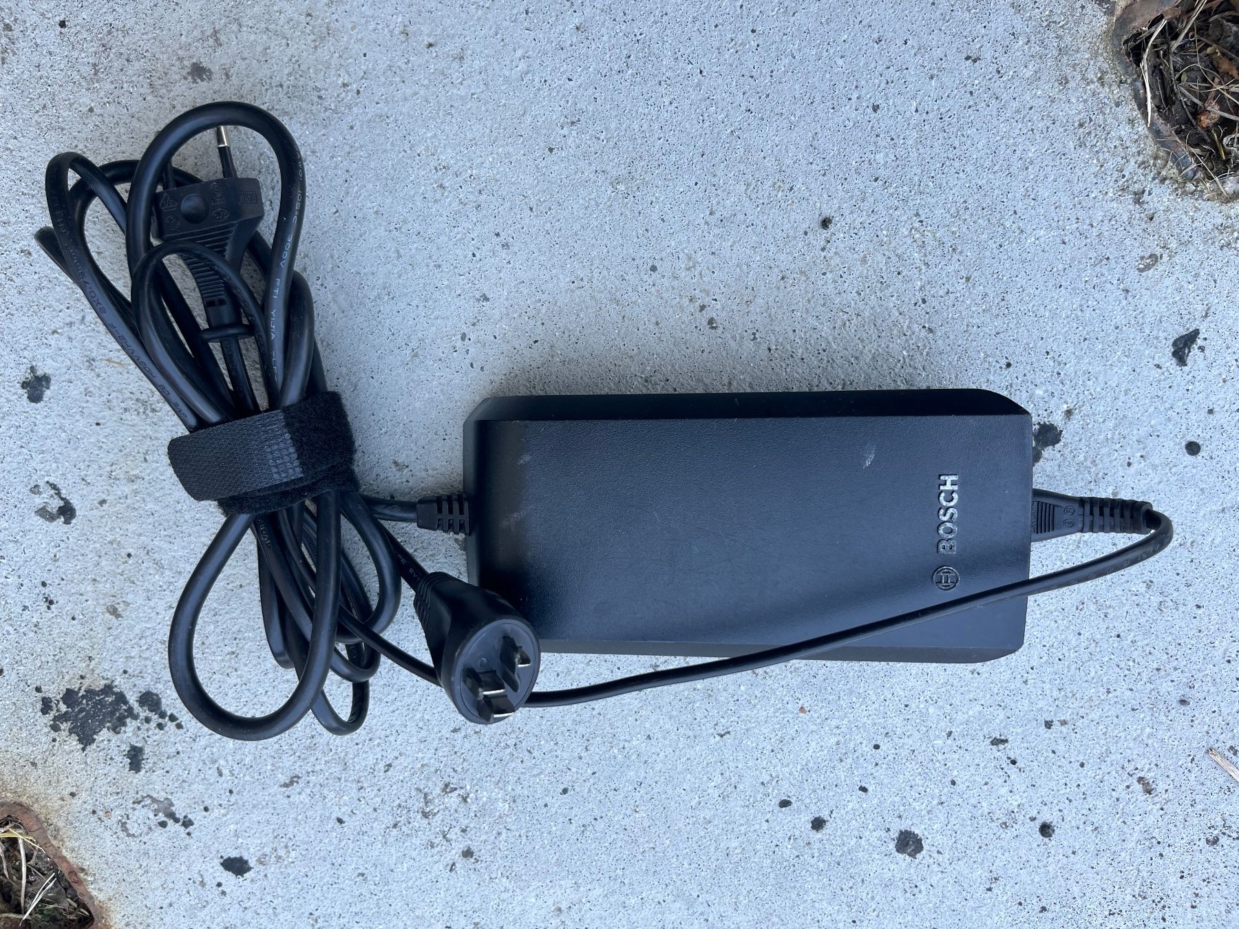 Bosch Chargeurs: Bosch ebike Ladegerät 2A – D'occasion à Eggersriet par Knorrli6