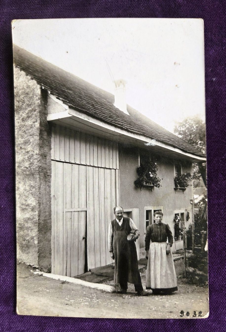 Ansichtskarten: Couple devant fermette Ehepaar Postkarte um 1920 Carte poste – Gebraucht aus Tavannes von Cire