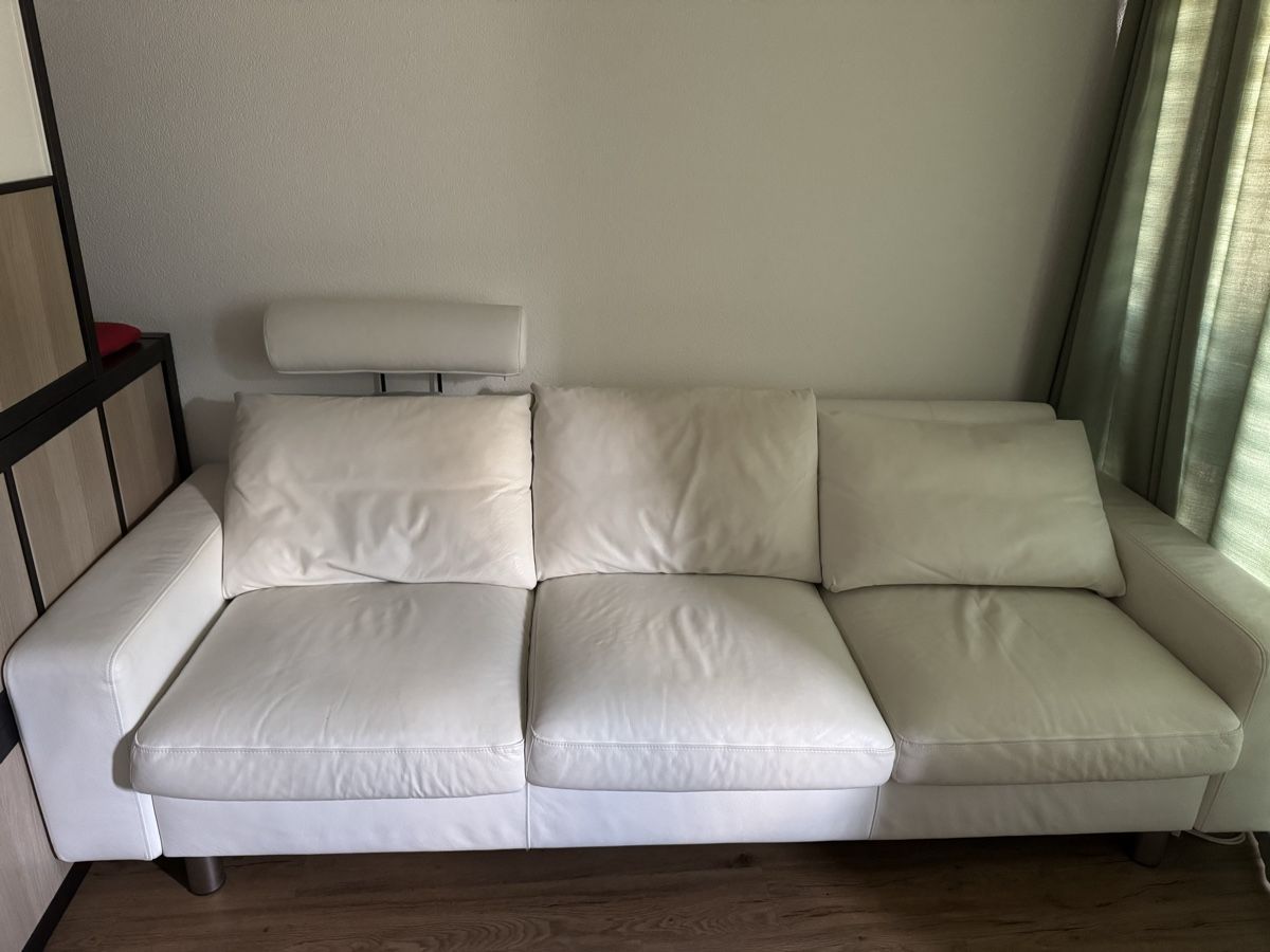 Sofas: Weisses Ledersofa – D'occasion à Giswil par AsarDeBasar 1