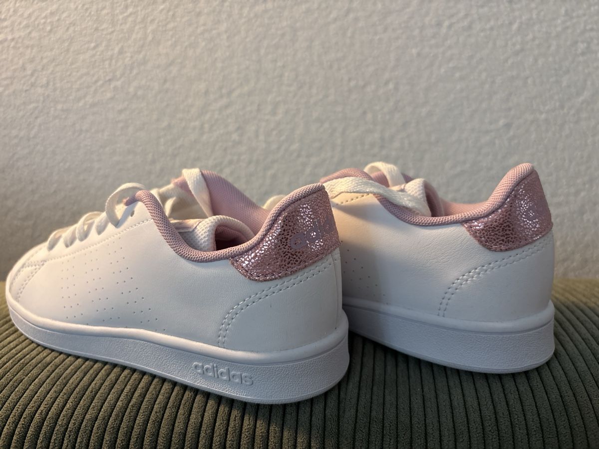 Adidas Scarpe per ragazze: Adidas Sneaker Weiss/Rosa, Grösse 33 – Nuovo (secondo la descrizione) da Pfungen venduto da jubel80 1