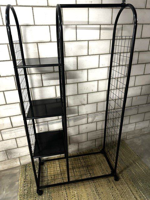 Garderobe: +  sChwArZe  MeTaLL RoLLgArDerObe  + – Gebraucht aus Winkel von zeho