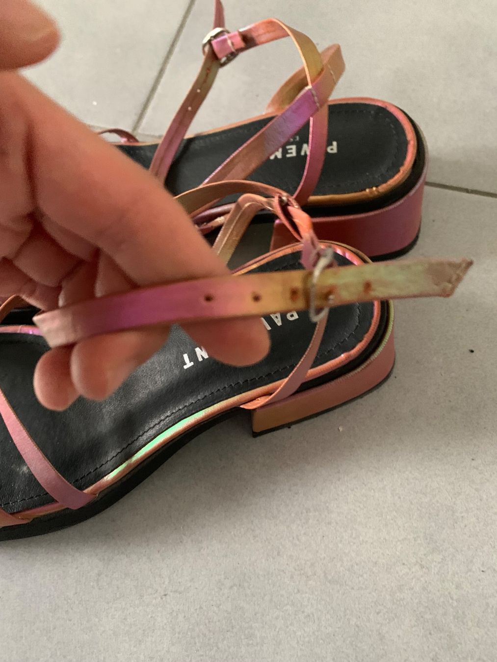 Scarpe da donna: Sandales en cuir irisé Pavement – Usato da Genève venduto da rez_c6c6 6