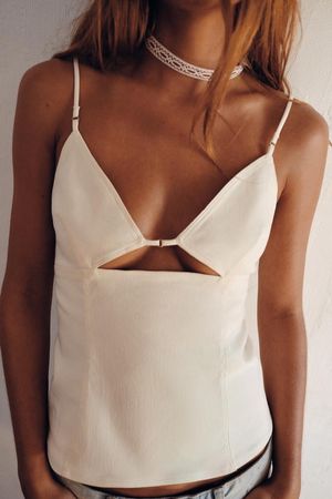 Zara Tailliertes Strick-Top Cut-Out Cremefarben XS/34