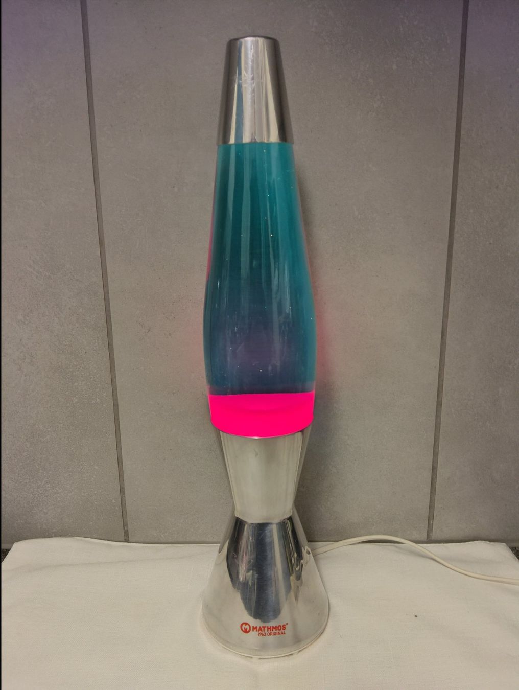 Mathmos Lampade: Mathmos Astrobaby Lavalampe Silber Blau/Rot Lava Lampe – Usato da Beringen venduto da Arven86
