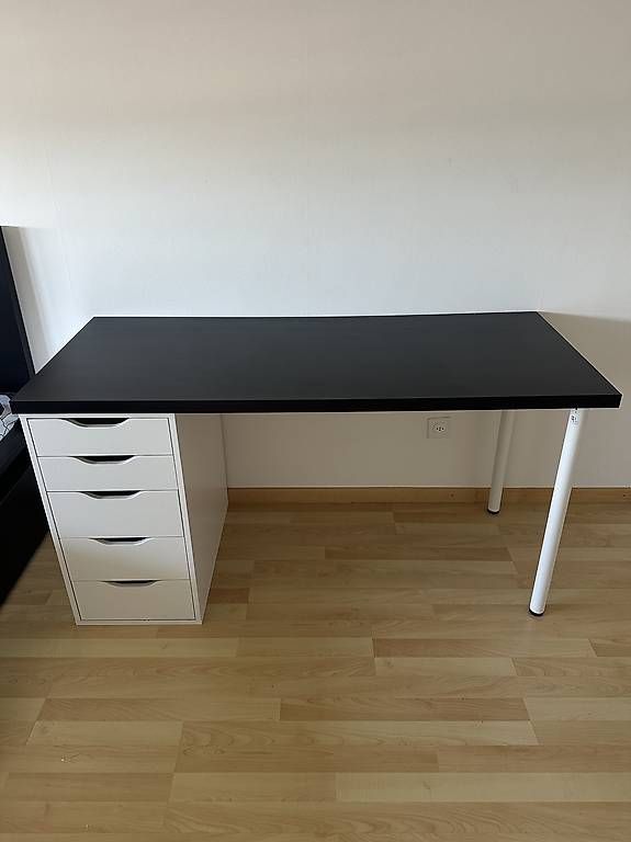 Ikea Scrivanie: Schreibtisch von IKEA – Usato da Wittenbach venduto da sas_j7xx 1