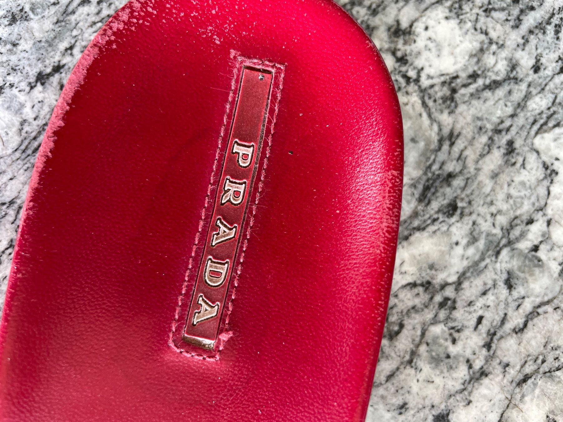 Prada Scarpe da donna: Flip-Flops von Prada, rot – Usato da Oberwil-Lieli venduto da Ciro03 1