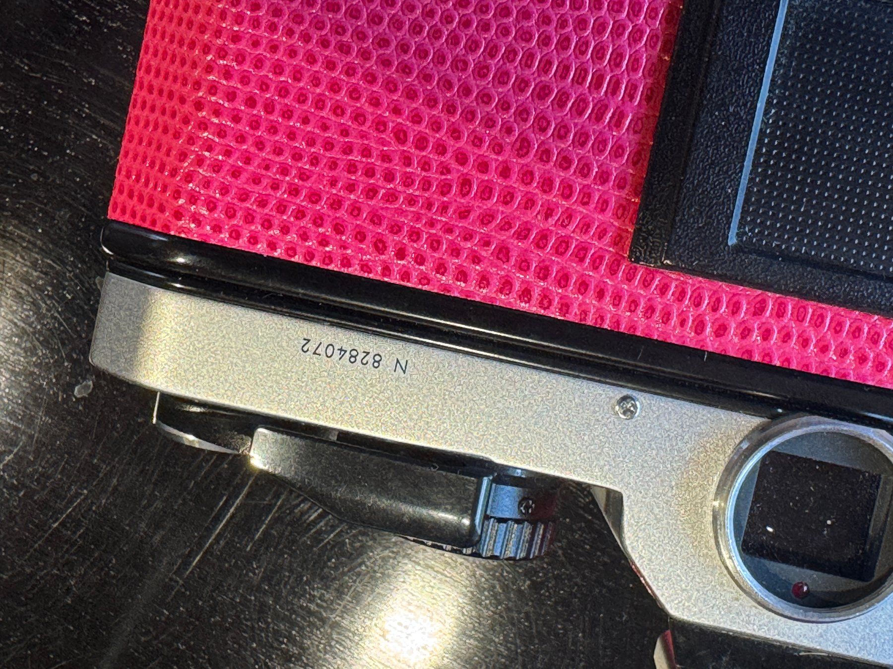 Nikon Kamera: Nikon FM 2 n in Leder Pink – Gebraucht aus Rüthi (Rheintal) von Kunsttrifftdich 3