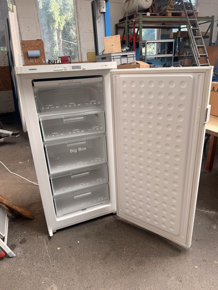 Gefrierschrank: Siemens Gefrierschrank weiss – Gebraucht aus Wildegg von KramerBeni 1