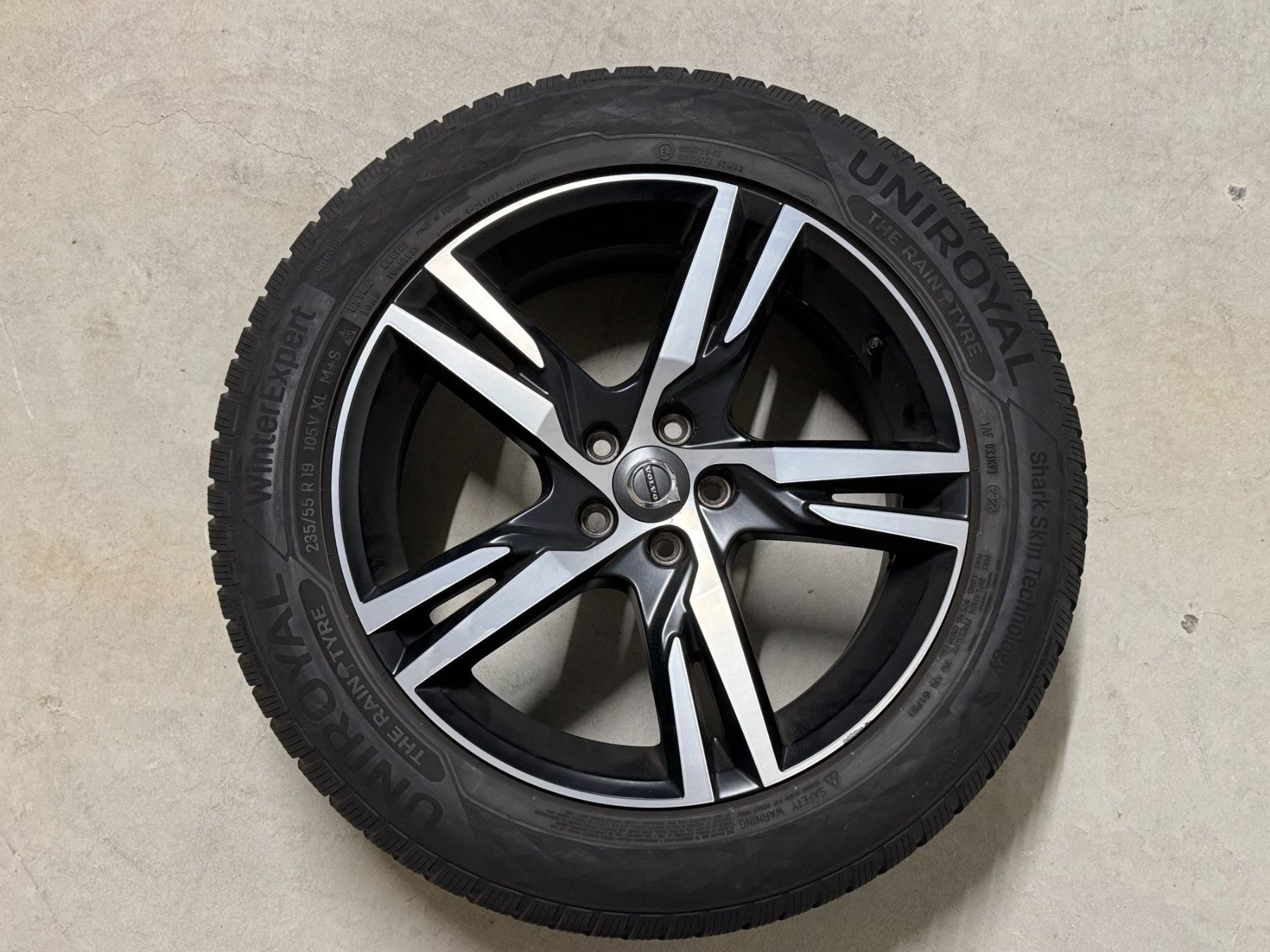 Volvo Pneus & Roues: Volvo original Winterräder 19" – D'occasion à Amsoldingen par 242GT 1