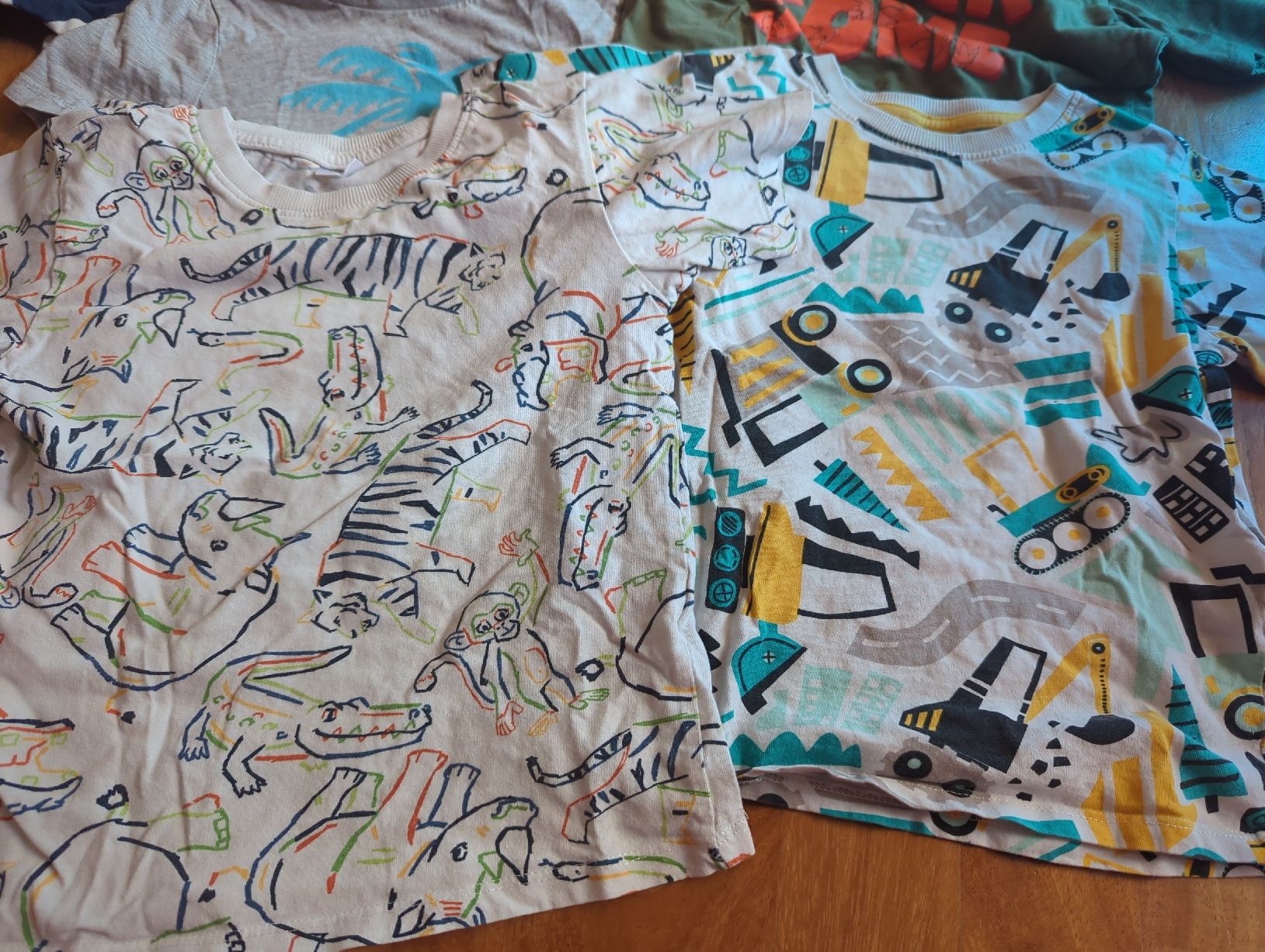 Ensembles coordonnés: T-shirts Gr. 110 – D'occasion à Eglisau par raf_hn2x 3
