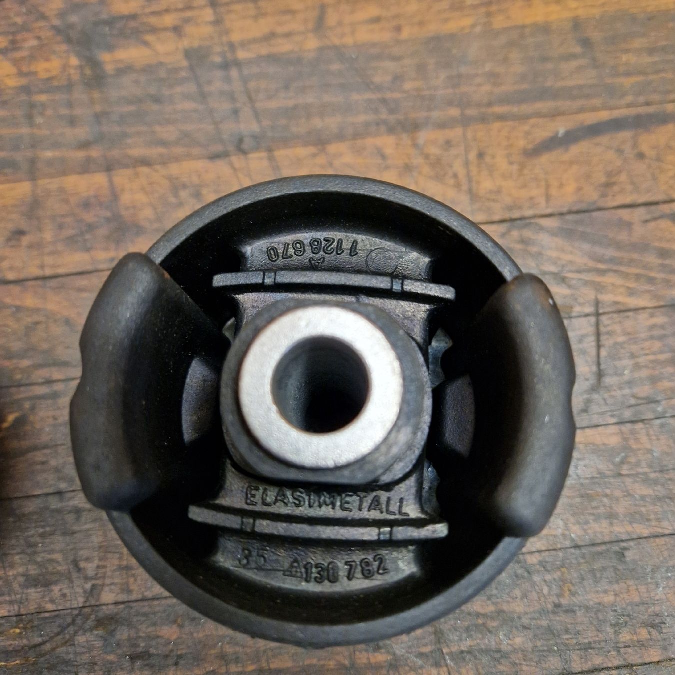 BMW Tutti pezzi di ricambio auto: Tonnenlager Hinterachse BMW E34 – Nuovo e nell'imballaggio originale da Rickenbach LU venduto da Samuel6221 1