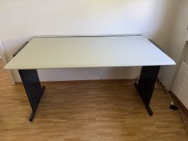 Schreibtisch / Pult