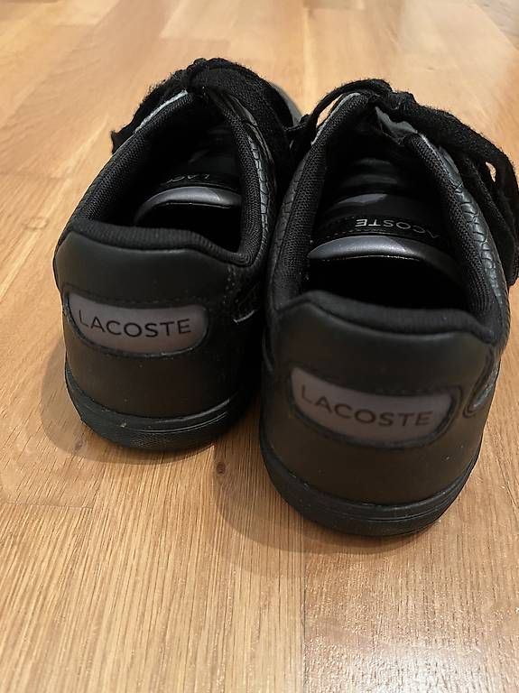 Lacoste Scarpe per ragazzi: Lacoste Sneaker schwarz Leder 39,5 – Usato da Aesch BL venduto da Sushilover 2
