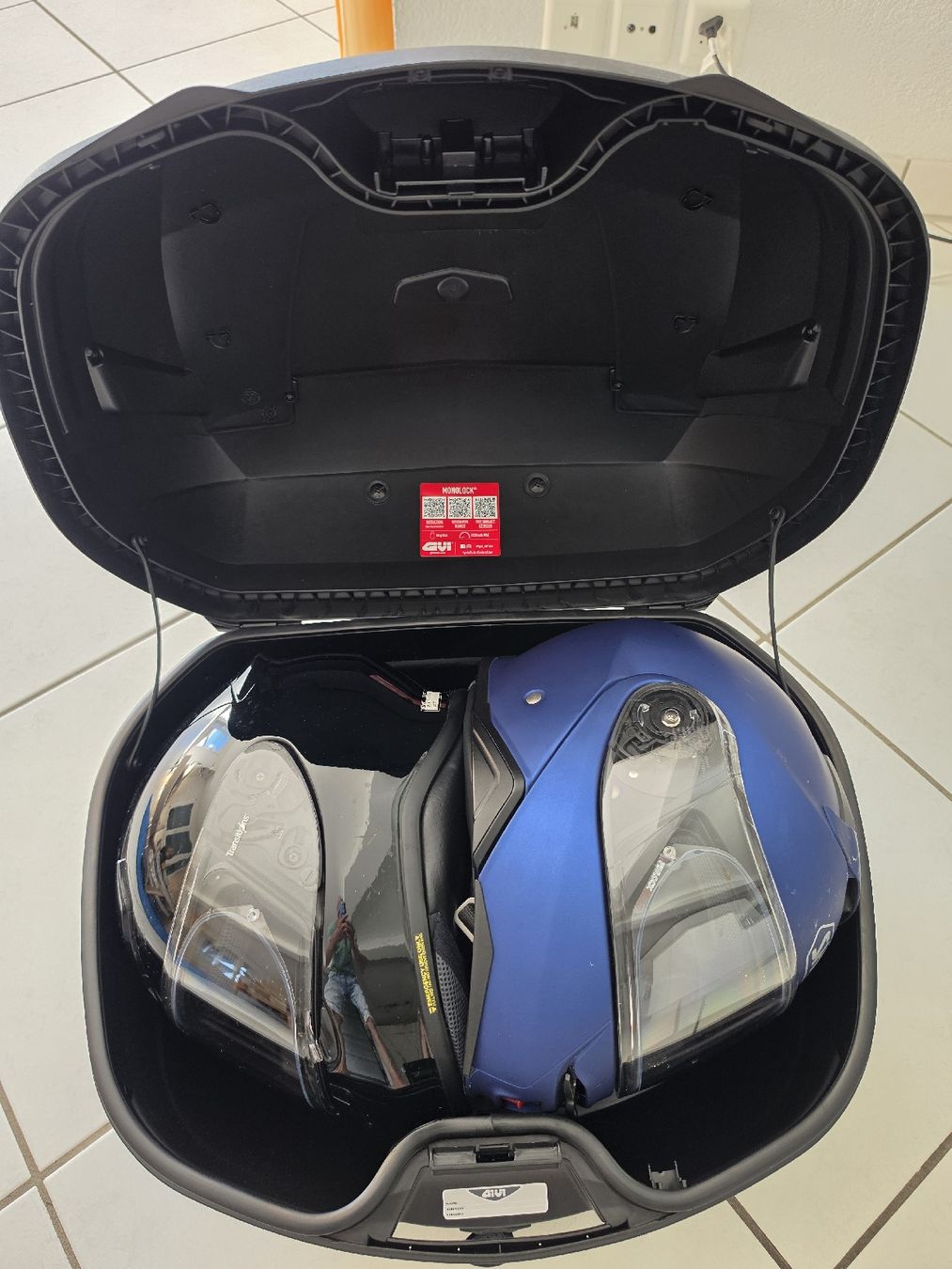 Givi Topcase: GIVI B47 Blade Tech Monolock Topcase mit Platte – Nuovo e nell'imballaggio originale da Dübendorf venduto da aigol 2