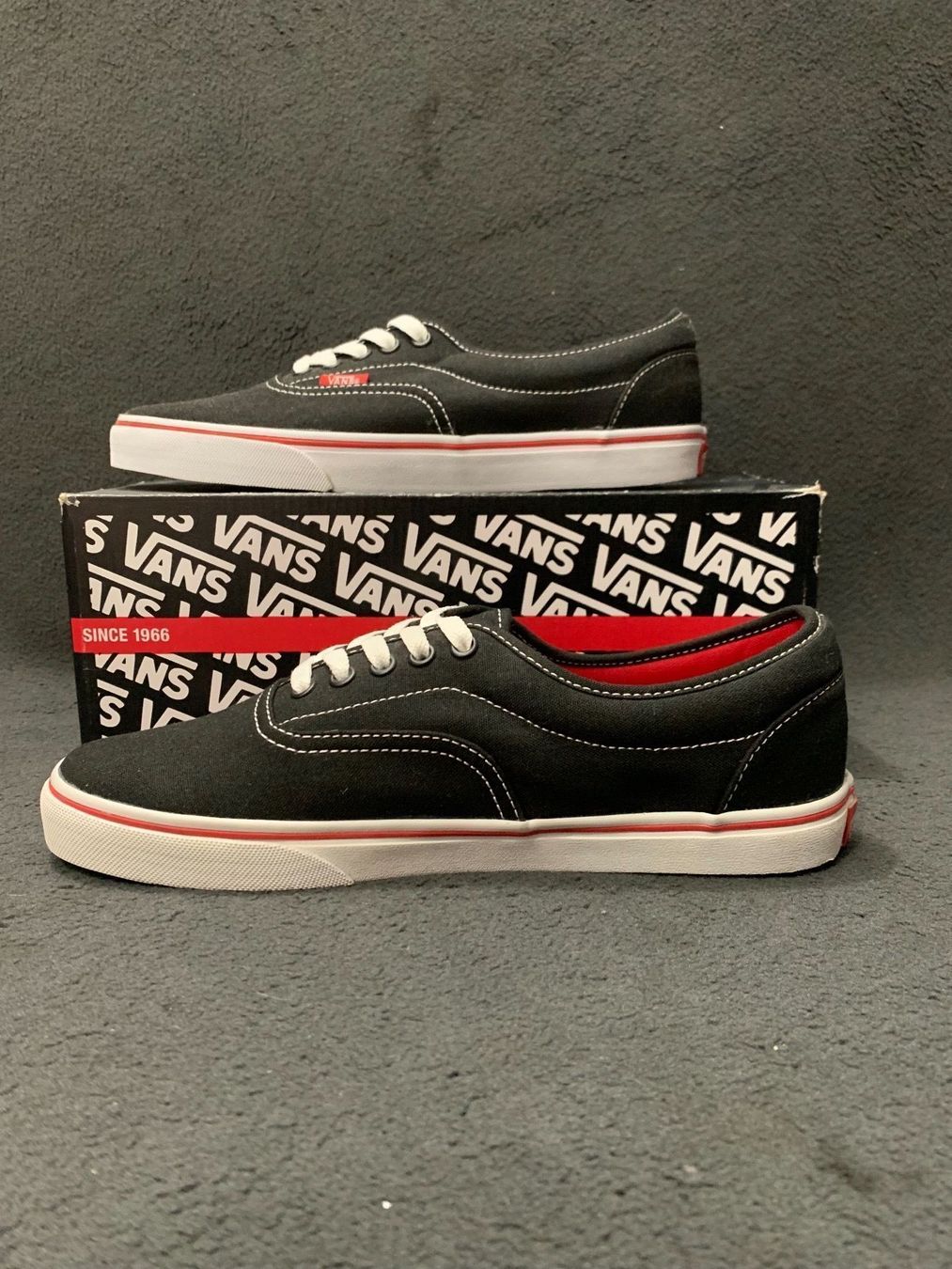 Vans Scarpe da donna: Vans Authentic Black/Red, Grösse 40.5 – Nuovo e nell'imballaggio originale da Zürich venduto da LIQUIDATOR.CP 1