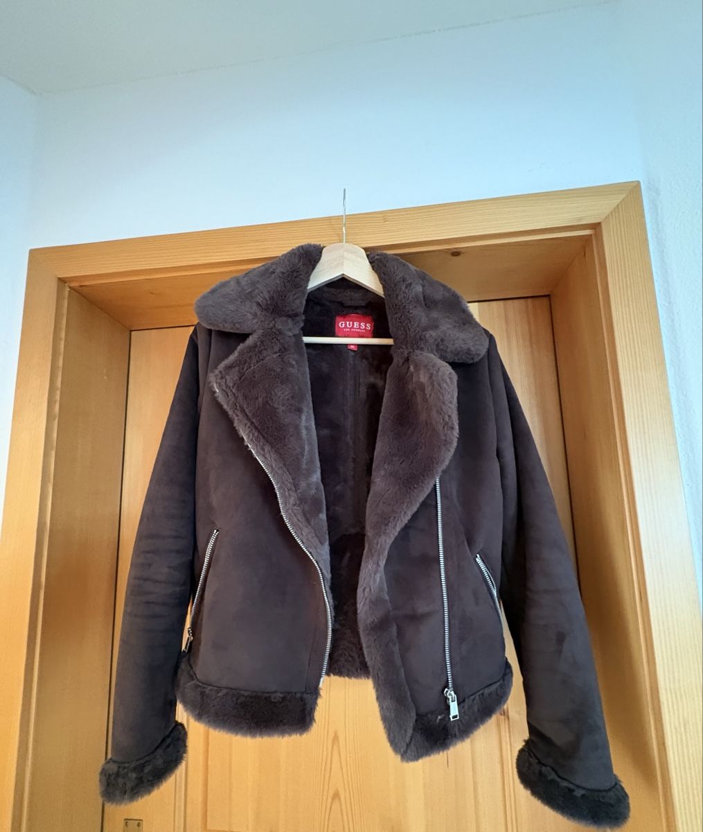 Guess Giacche: Neue Kunstlederjacke mit Kunstfell von Guess – Nuovo (secondo la descrizione) da Aeugst am Albis venduto da Bussel 1