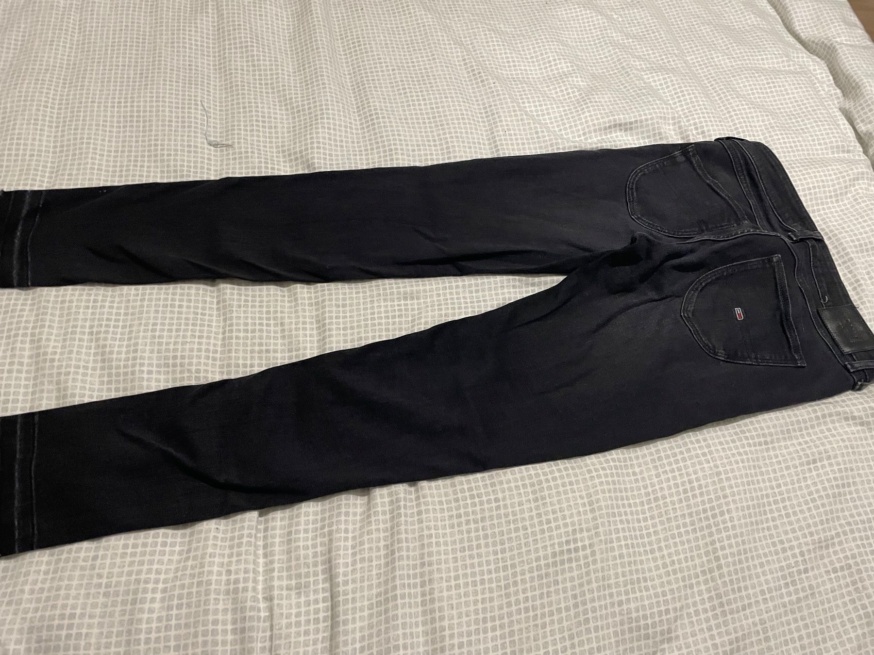 Tommy Hilfiger Jeans: Tommy Hilfilger – Gebraucht aus HORGEN von paris007 2