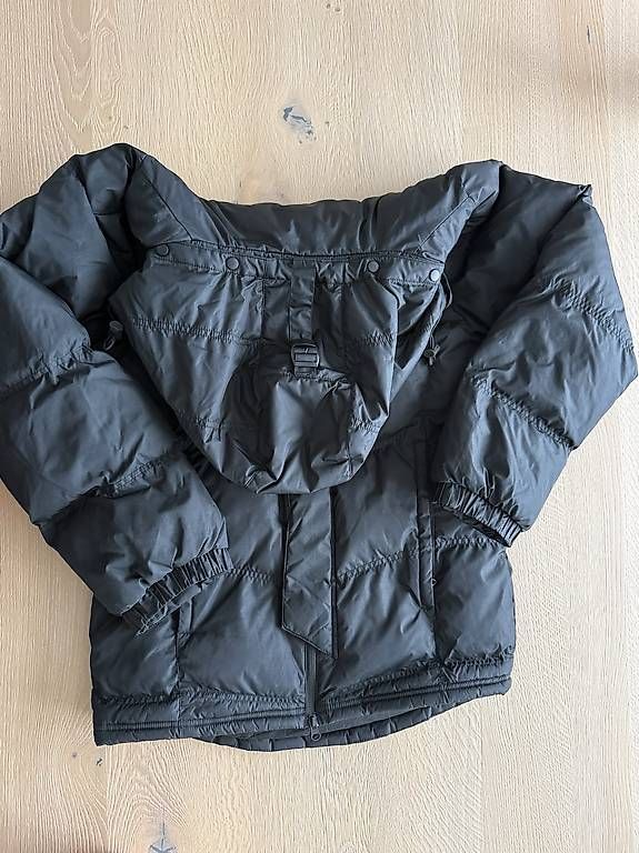 Jacken: NIKE WINTERJACKE MIT KAPUZE S – Gebraucht aus Niederhelfenschwil von Mileko 1
