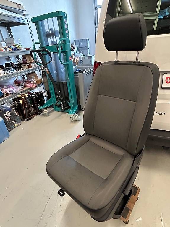 Toutes les pièces auto: VW T6 Fahrersitz – D'occasion à Oberuzwil par Daenael 1