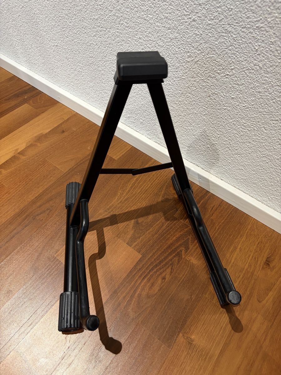Supporti per strumenti musicali & leggii: Gitarrenständer Supreme klappbar  – Usato da Henau venduto da martina_1998