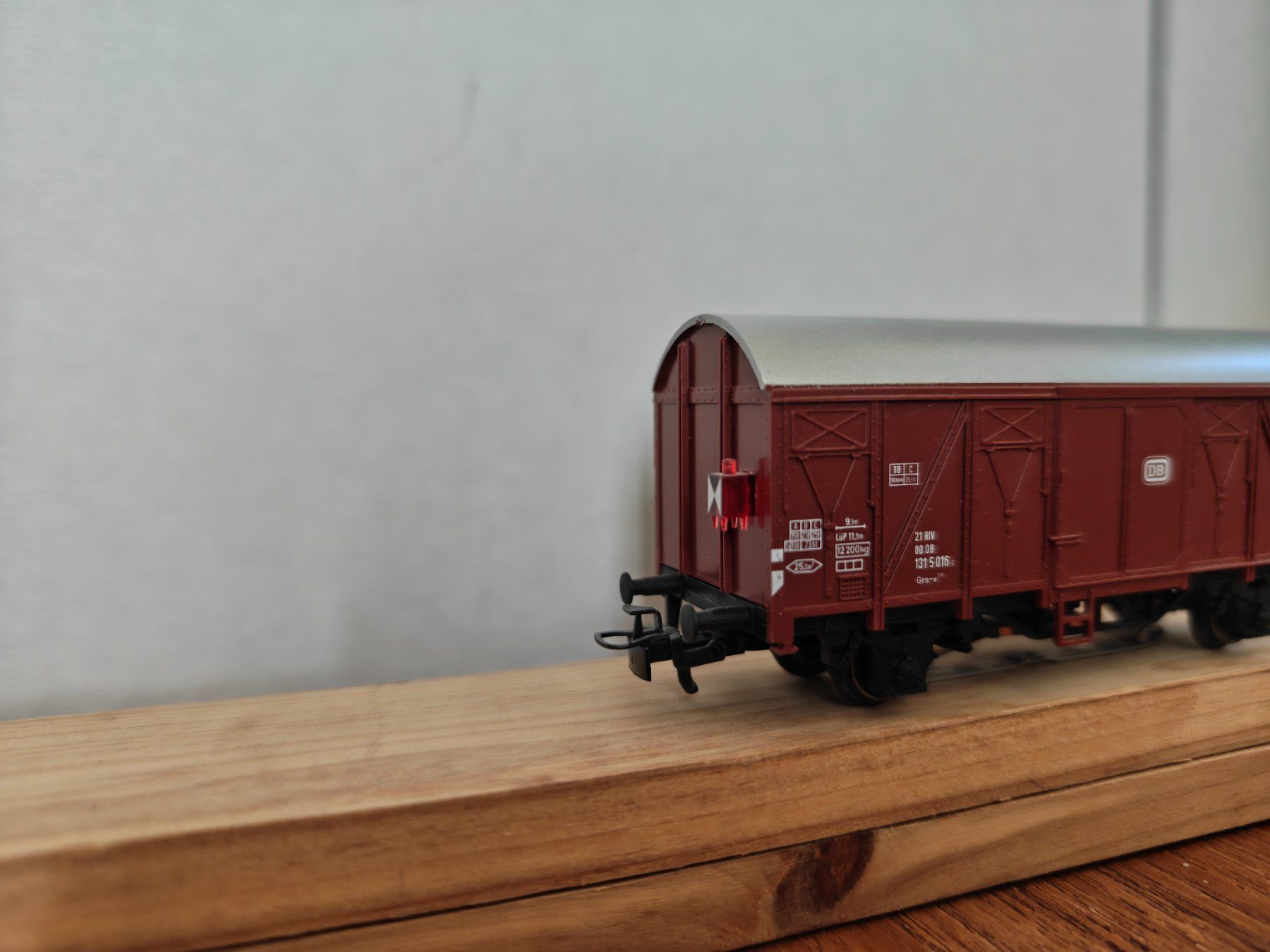 Märklin Modellini di ferrovie: Märklin H0 Güterwagen DB mit Schlusslicht – Usato da Bern venduto da JGBahn 1