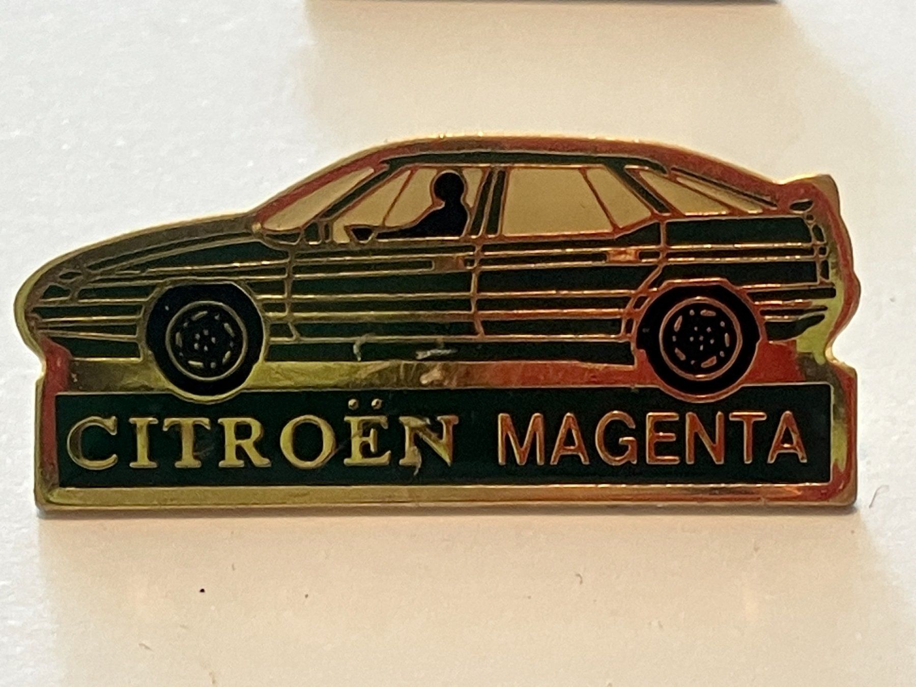 Placchette & Badge: 1 Pin Citroen Magenta – Usato da Basel venduto da djwwpp