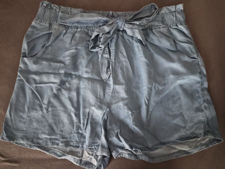 Sommerliche Shorts, neu mit Etikett, Grösse XL