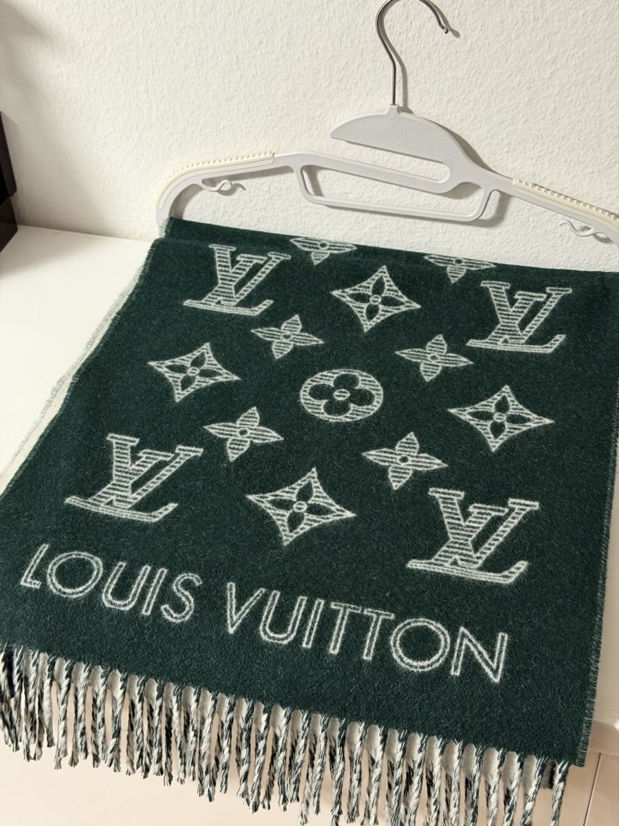 Louis Vuitton Foulard & Sciarpe: Louis Vuitton Schal, Grün/Weiss – Nuovo (secondo la descrizione) da Frick venduto da EldinBe 1