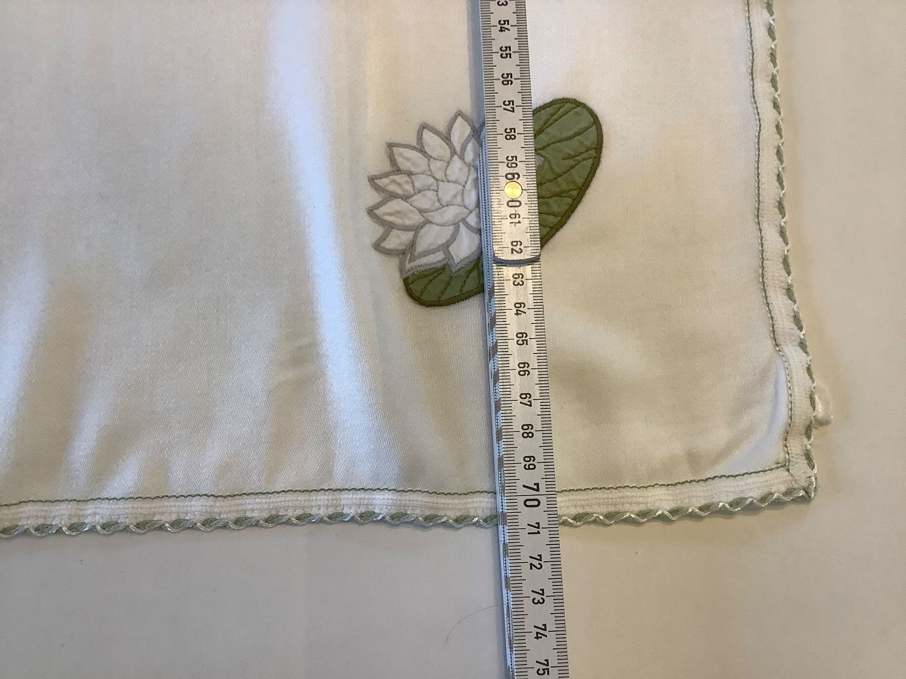 Altra biancheria da tavola: Tischdecke mit Seerosen – Usato da Triesen venduto da boston7 3