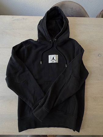 Sweat à capuche NIKE Air Jordan  taille S  très bon état